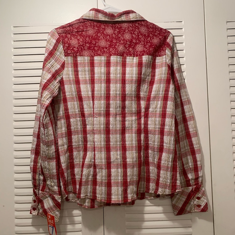 Button down shirt. - Picture 2 of 3